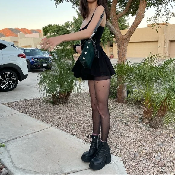 Black Vanessa Mooney Elisabeth Romper - Picture 5 of 5